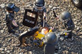 Violence policière est fait divers